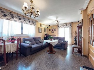 Etagenwohnung  Calle de pi i margall. Piso de 4 dormitorio en calle pi i margall, elda