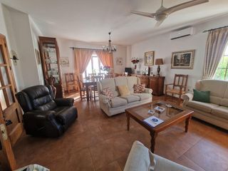 Xalet a Medina Sidonia. Chalet independiente con sótano en san josé de malcocinado.
