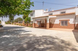 Xalet  Partida las virtudes. Espectacular villa reformada en villena