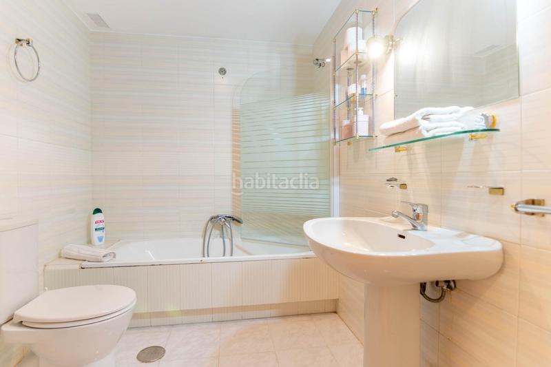 Foto b30d5d45-a7e3-4718-846f-e173b35f4910. Lloguer apartament amb aparcament piscina a Campello Playa Campello (el)