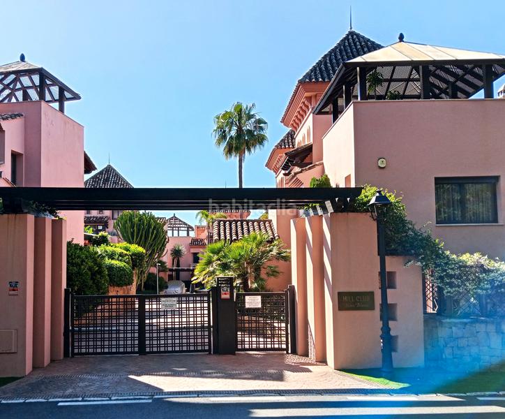 Foto 339bd324-31cb-45ba-a381-c272c23fd0c9. Reihenhaus in urbanización cascada de camojan 12 in Marbella