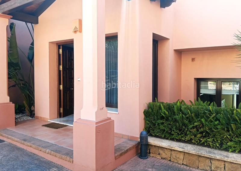 Foto 7b8afed5-cd31-4690-836d-80b3c613b7fb. Reihenhaus in urbanización cascada de camojan 12 in Marbella