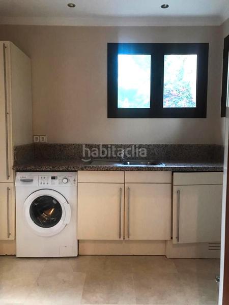 Foto 8d7c56f7-999e-4767-b352-6f7db57c8953. Reihenhaus in urbanización cascada de camojan 12 in Marbella