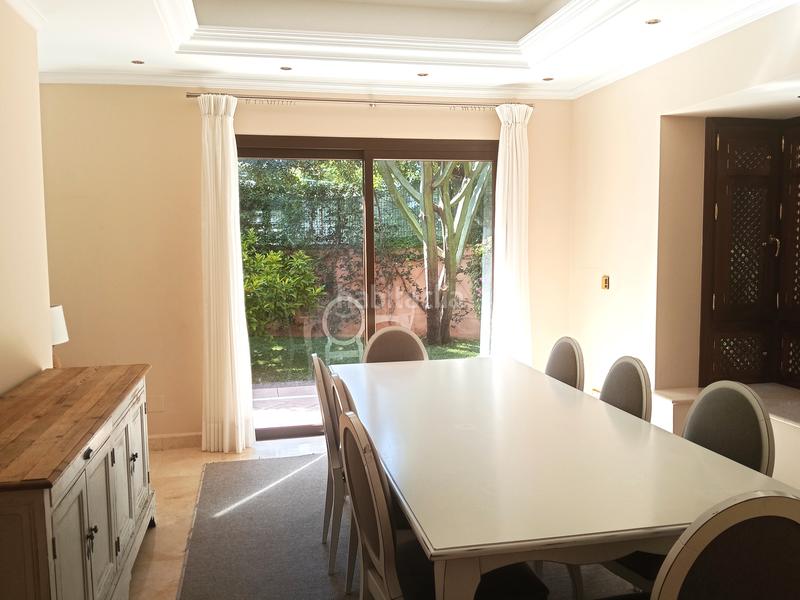 Foto 90c091fa-ad56-438c-b352-50ff717e5cb8. Reihenhaus in urbanización cascada de camojan 12 in Marbella