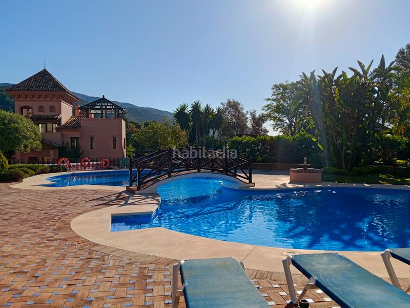 Foto 95e88a33-741e-4ed6-8a1f-f54d56643d90. Reihenhaus in urbanización cascada de camojan 12 in Marbella