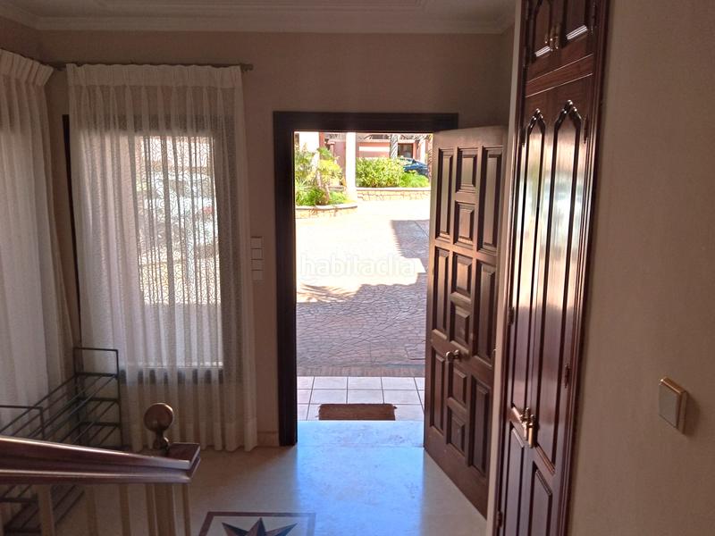 Foto d60d5235-61ec-4447-868d-7b2bf663dc23. Reihenhaus in urbanización cascada de camojan 12 in Marbella