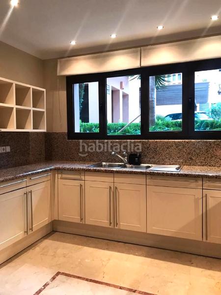 Foto e703f31b-07f1-4313-8d8d-339ca4739921. Reihenhaus in urbanización cascada de camojan 12 in Marbella