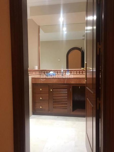 Foto e7708fbf-b6c5-4b4e-bd9b-b0a43f5b0e66. Reihenhaus in urbanización cascada de camojan 12 in Marbella