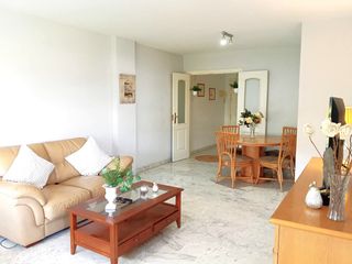Piso en Calle quevedo 2. Amplio apartamento de 3 dormitorios y 2 baños en pleno corazón d