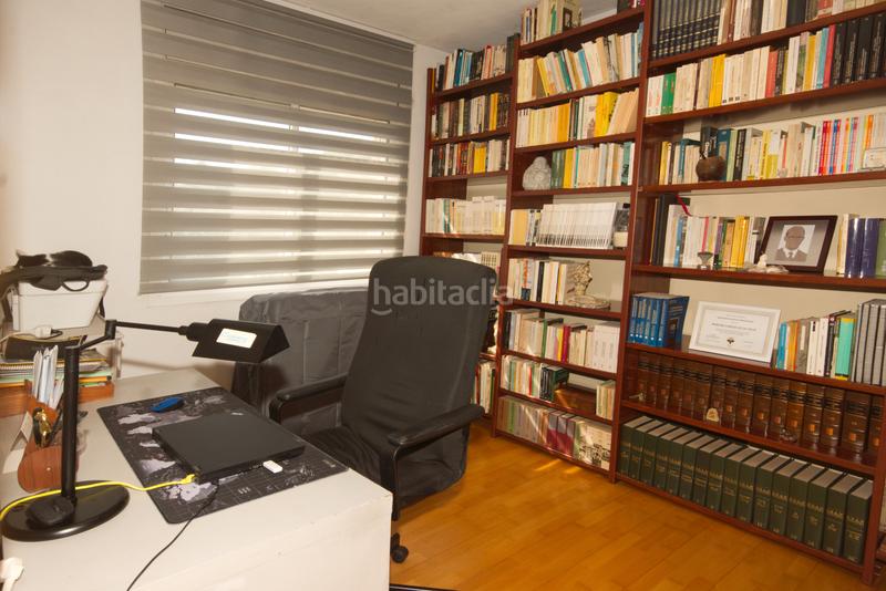 Foto 1a7b77f9-ee19-4a5a-9c96-5661627b773c. Casa aparellada amb calefacció aparcament piscina a Sant Quirze del Vallès