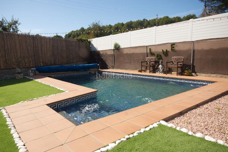 Foto 1c4adfc8-c1ac-4f6a-b582-44c4390c6c6f. Casa aparellada amb calefacció aparcament piscina a Sant Quirze del Vallès