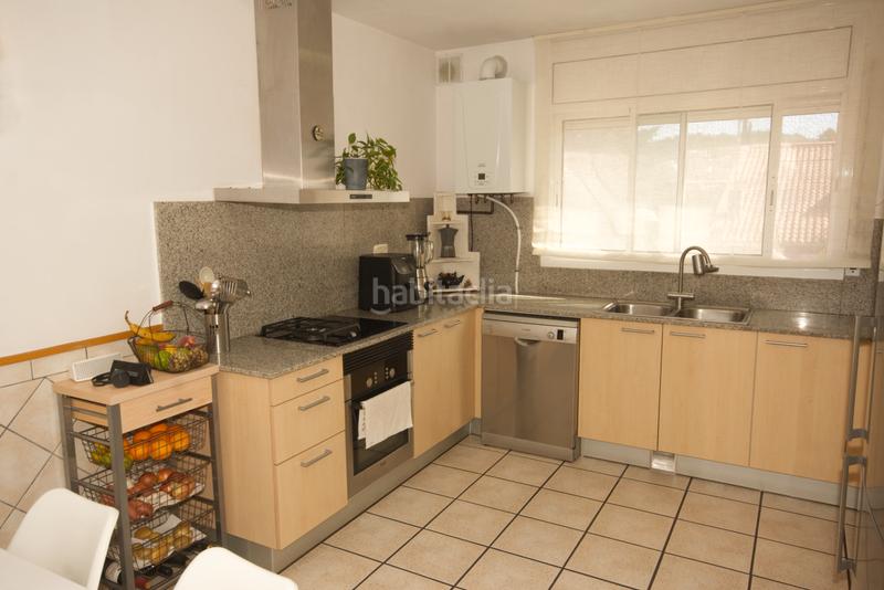 Foto 22cc0931-b52d-4906-a623-e7d5defb8c6c. Casa aparellada amb calefacció aparcament piscina a Sant Quirze del Vallès