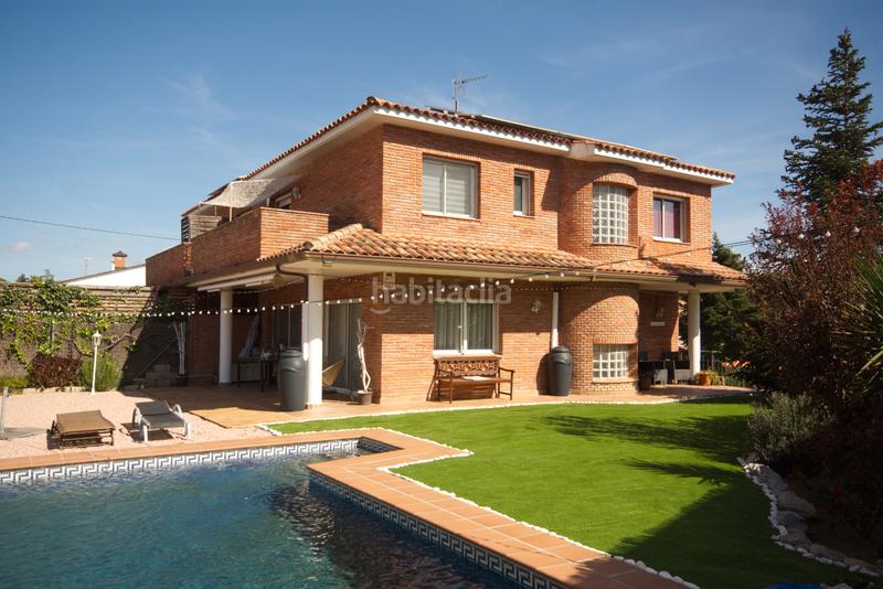Foto 63f56d55-cffa-453f-8c59-74ebca265c7c. Casa aparellada amb calefacció aparcament piscina a Sant Quirze del Vallès