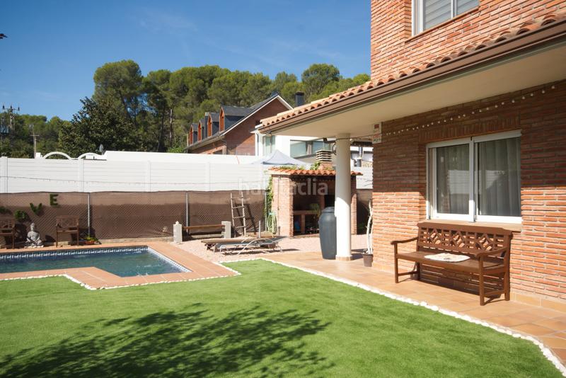 Foto a1aafee3-21b1-424a-9931-b2a14afaa7e5. Casa aparellada amb calefacció aparcament piscina a Sant Quirze del Vallès