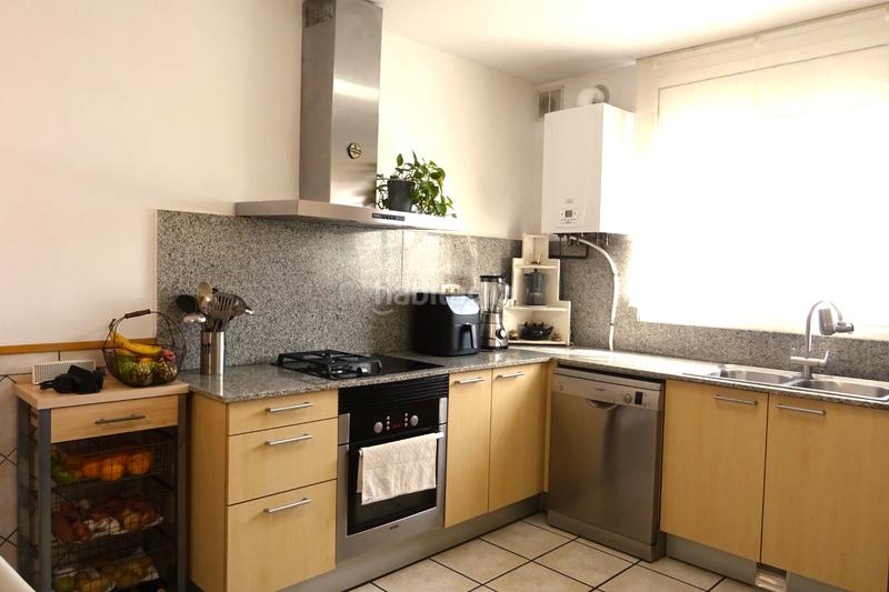 Foto a3ca2d5a-7d6b-4c61-80a5-904c7a0d1ca2. Casa aparellada amb calefacció aparcament piscina a Sant Quirze del Vallès