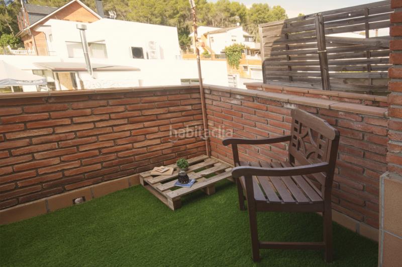 Foto f88e5de4-f4e0-47fd-8e18-ca523017bc3e. Casa aparellada amb calefacció aparcament piscina a Sant Quirze del Vallès