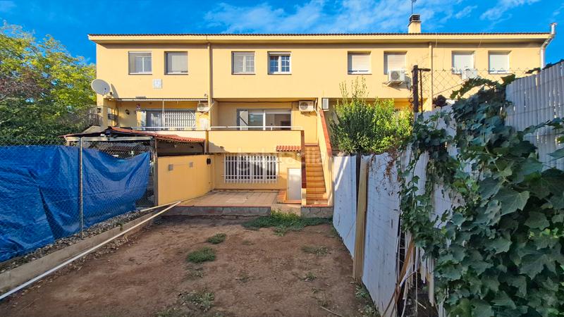 Foto 256b6930-f7ac-4c22-95b6-ad1faa1b7b79. Reihenhaus mit parking in Abrera