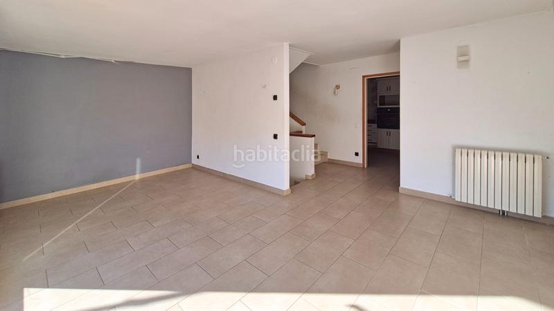 Foto 33e4662b-210f-48b5-a5d3-e83f93cea71a. Reihenhaus mit parking in Abrera