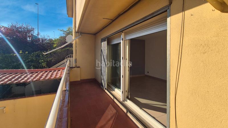 Foto 76e96682-ca4b-43d9-920d-24b926de8c77. Reihenhaus mit parking in Abrera