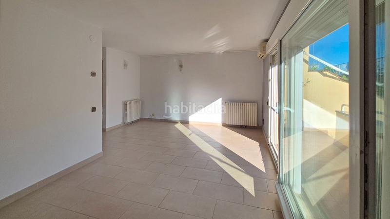 Foto cb89924a-9914-4452-9643-707a911aeaac. Reihenhaus mit parking in Abrera