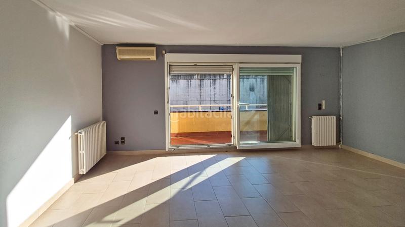 Foto ddb5f327-1213-4ff1-b9d3-789e0f575a11. Reihenhaus mit parking in Abrera