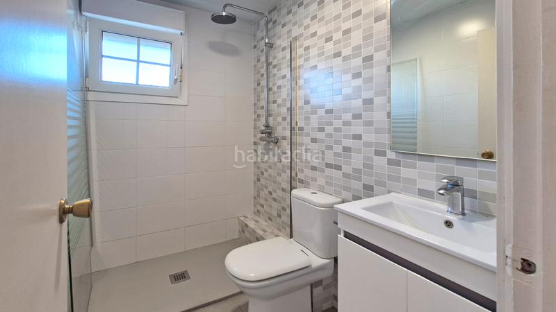 Foto dedb6e8e-f8df-49db-bf81-f8bc0013390b. Reihenhaus mit parking in Abrera