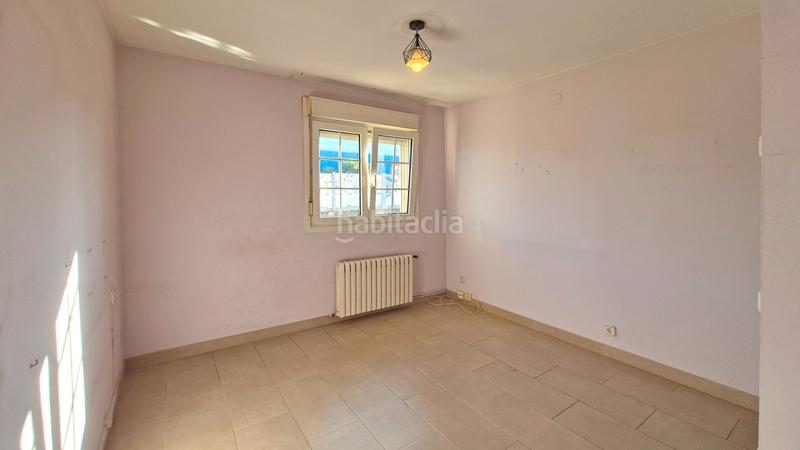 Foto ffd38a5c-17a8-4023-91d7-526bdd535f99. Reihenhaus mit parking in Abrera