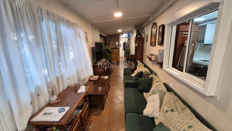 Foto 18d6b915-3588-4eaf-acd7-8ce5ba1de825. Casa amb piscina a Zona Industrial Rubí