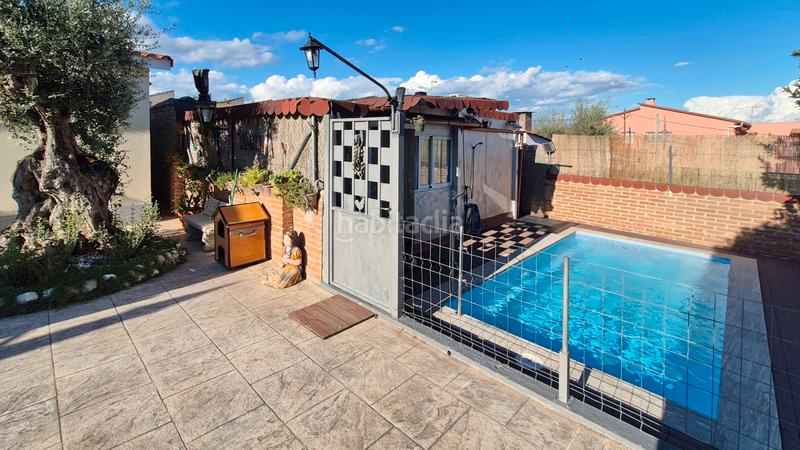Foto 228f1c5f-03f2-46d5-a8de-41832481233d. Casa amb piscina a Zona Industrial Rubí