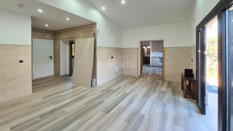 Foto 549d112d-52a9-4834-8a5d-7d93d8459593. Casa amb piscina a Zona Industrial Rubí