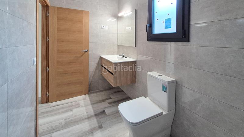 Foto 7200b85e-cfb0-4376-86eb-810426a50278. Casa amb piscina a Zona Industrial Rubí