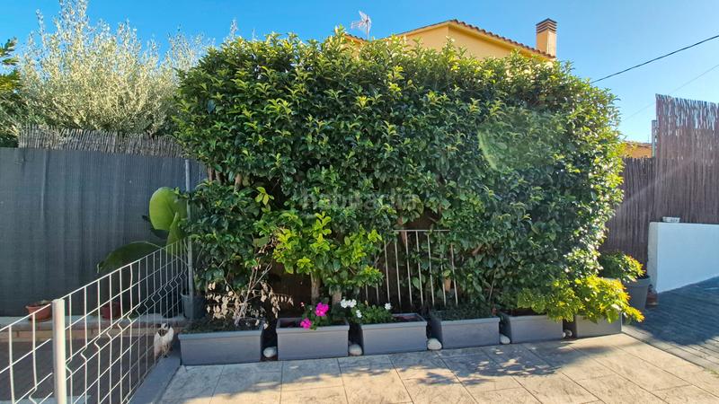 Foto 7b45655d-f37f-4501-bf77-56af2b138f2d. Casa amb piscina a Zona Industrial Rubí