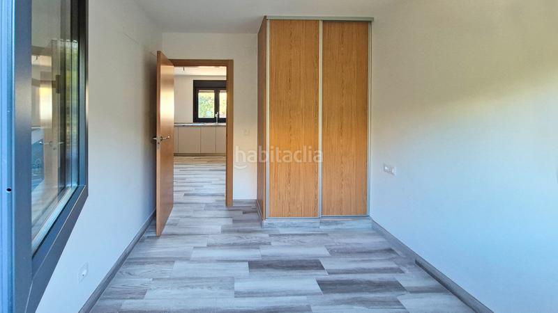 Foto b88e6ab2-338a-45d9-9913-9e2f99d84f6e. Casa amb piscina a Zona Industrial Rubí