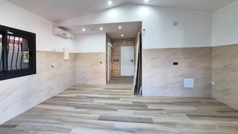 Foto c61974ba-a674-4c8f-9fc4-62a814a3a6d1. Casa amb piscina a Zona Industrial Rubí