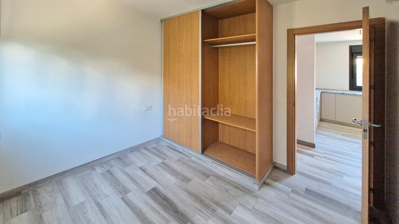 Foto d905e317-61f1-41e8-9849-5bd5db588d96. Casa amb piscina a Zona Industrial Rubí