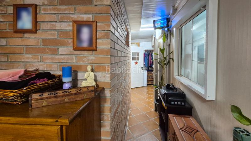 Foto f5213a54-bd07-43f0-9c61-41956cfd1a86. Casa amb piscina a Zona Industrial Rubí