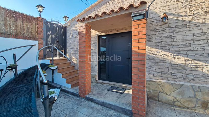 Foto f75176d4-713c-4473-850c-8d985ea60f86. Casa amb piscina a Zona Industrial Rubí