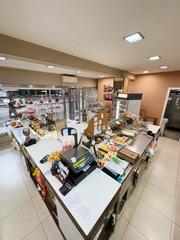 Lloguer Local Comercial  Carrer de joan güell. Local pastelería con opción de licencia de restauración c3.