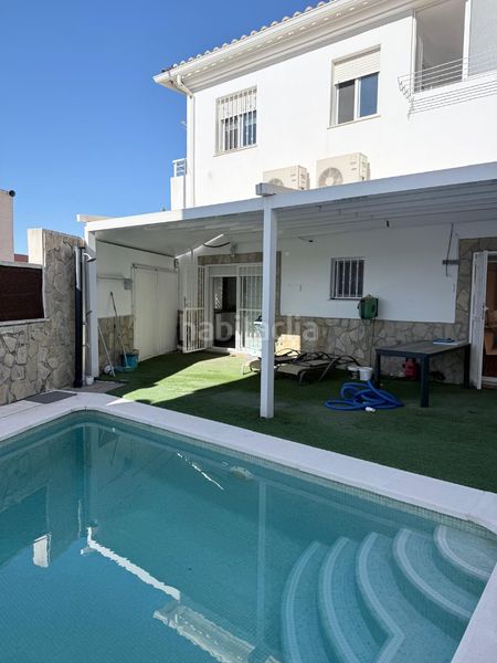 Foto 3e353ce8-8878-48f9-b147-75bb67419283. Casa aparellada amb xemeneia calefacció aparcament piscina a Almoines