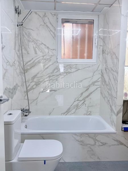 Foto c86a720e-c58e-4930-aa82-7ced2c56703f. Casa aparellada amb xemeneia calefacció aparcament piscina a Almoines