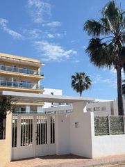 Pis  Carrer den cardona 14. Una casa de verano, en la que puedes vivir todo el año.