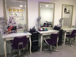 Location Local commercial à Plaza jose virgili 10. Peluquería totalmente equipada  lista para entrar a trabajar!