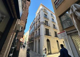 Àtic a San Pedro. Ático dúplex de diseño con terraza y jacuzzi a 20 m de plaza de