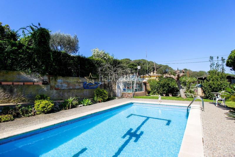 Foto b873bfda-31a0-459a-b0d7-ec68fcfc40c9. Xalet amb calefacció aparcament piscina a Urbanitzacions Mataró