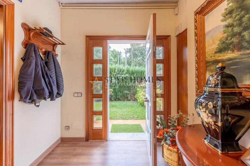 Foto d3896d5f-a5a8-42ba-a590-1e1008a6b3ba. Xalet amb calefacció aparcament piscina a Urbanitzacions Mataró