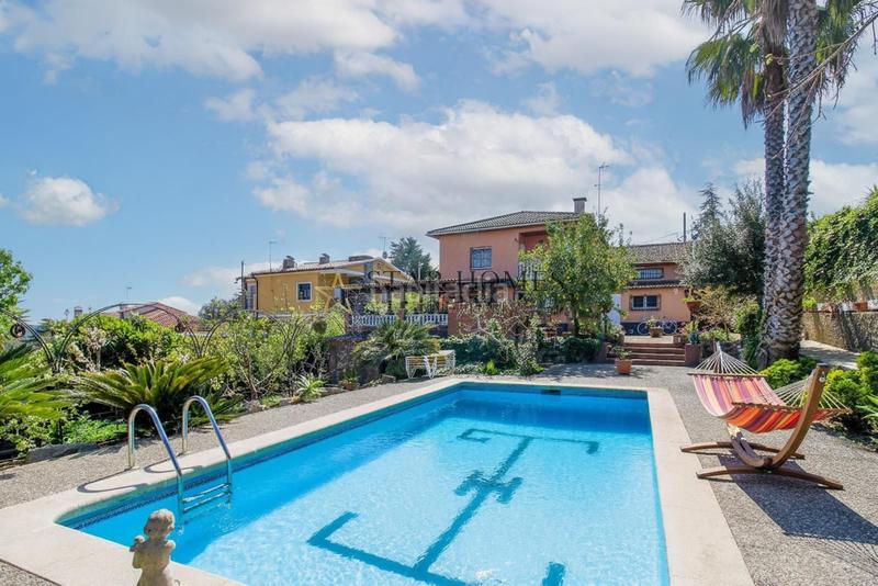 Foto fa00617b-6547-47ed-9047-2ab3a57293e9. Xalet amb calefacció aparcament piscina a Urbanitzacions Mataró