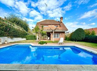 Xalet a Canovelles. Chalet independiente en canovelles