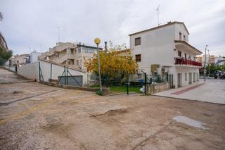 Terreny residencial a Fenals. Parcela de terreno en platja daro