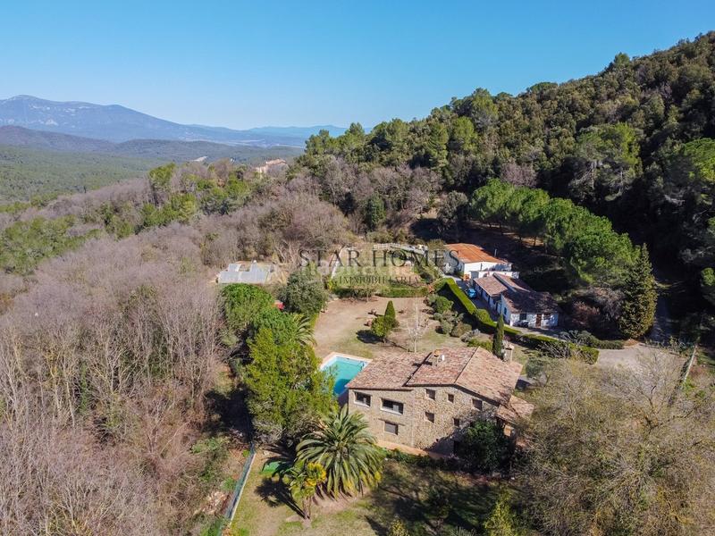 Foto 472626c7-0cdb-45e0-b232-76d678f8c836. Masia amb calefacció aparcament piscina a Porqueres