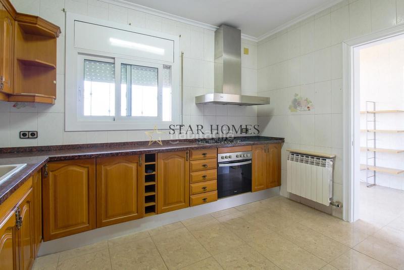 Foto 078555ec-fca5-4c11-be69-68b3bb9c2453. Chalet  independiente en montornés del vallés en Montornès del Vallès